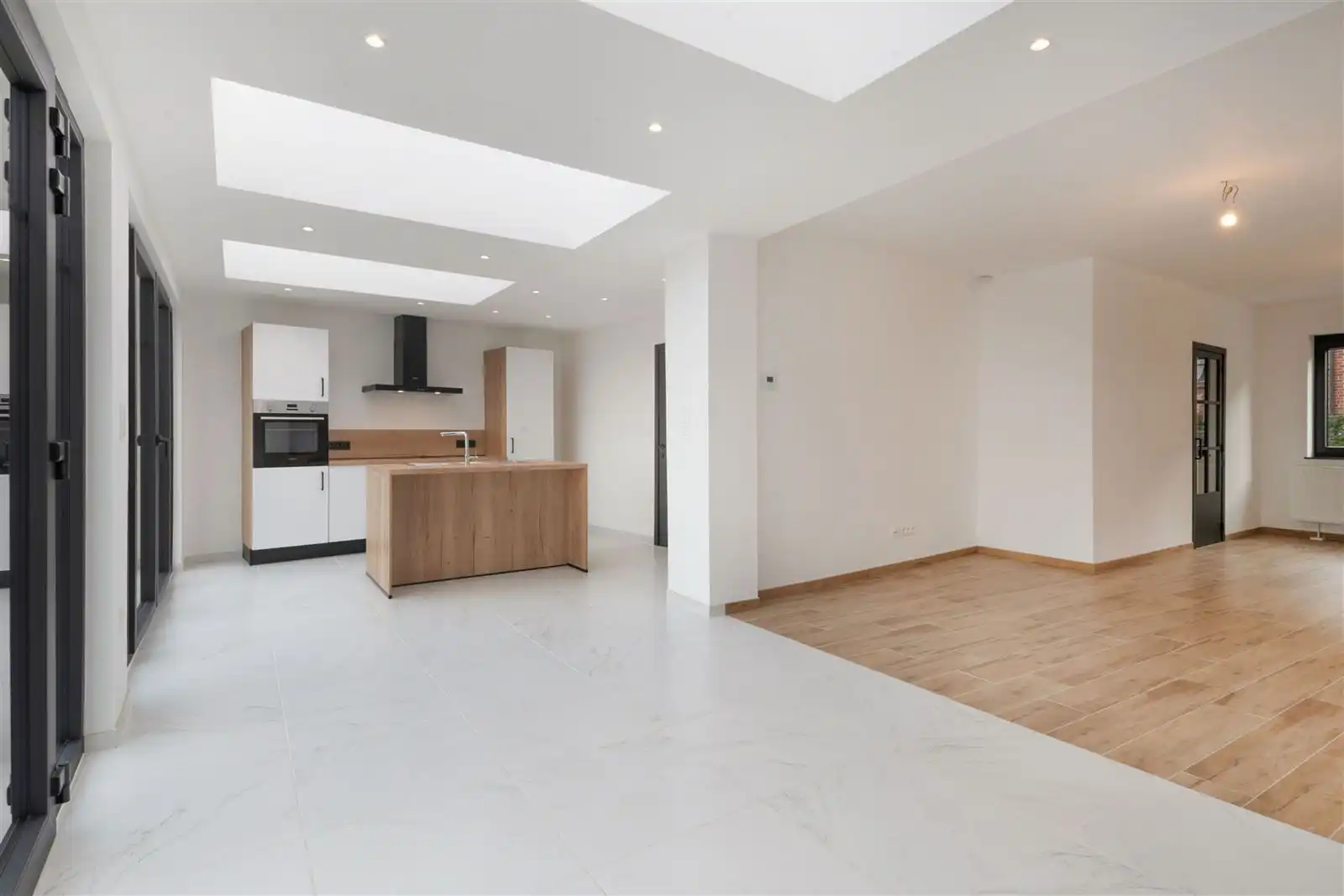 Instapklare volledig vernieuwde gezinswoning met tuin op 4are60 foto 6