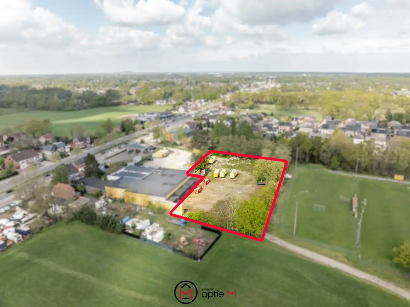 Ruim buitenterrein te huur in Kiewit, Hasselt foto {{pictureIndex}}