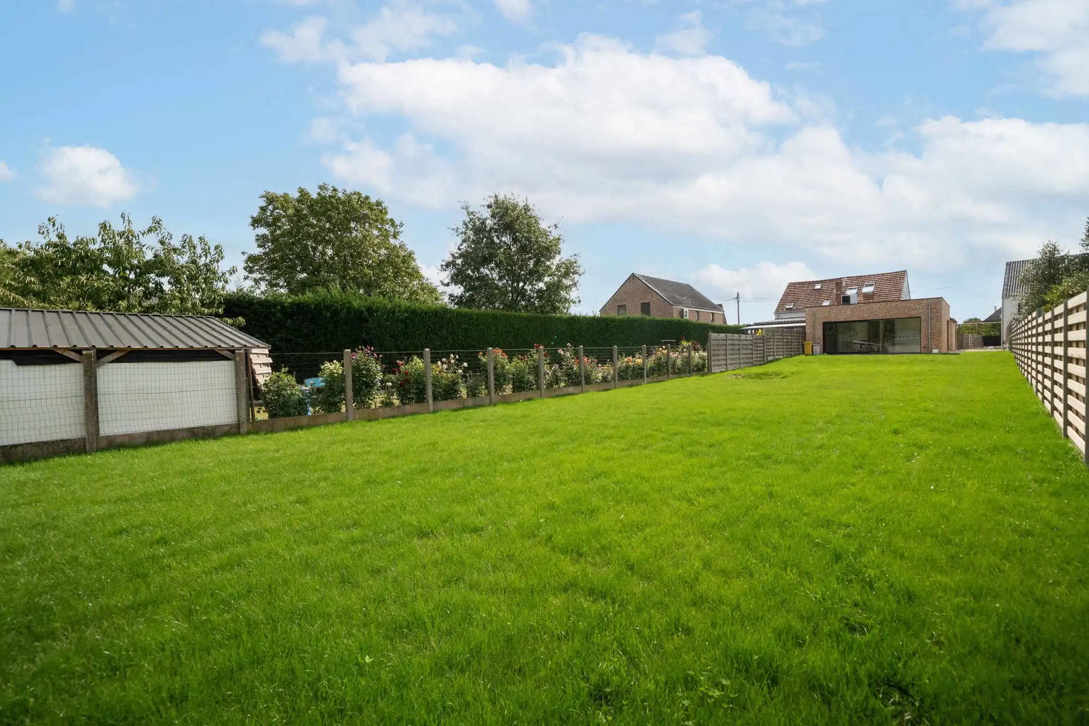 Hoogwaardig afgewerkte vernieuwbouwwoning in rustig straatje foto 23