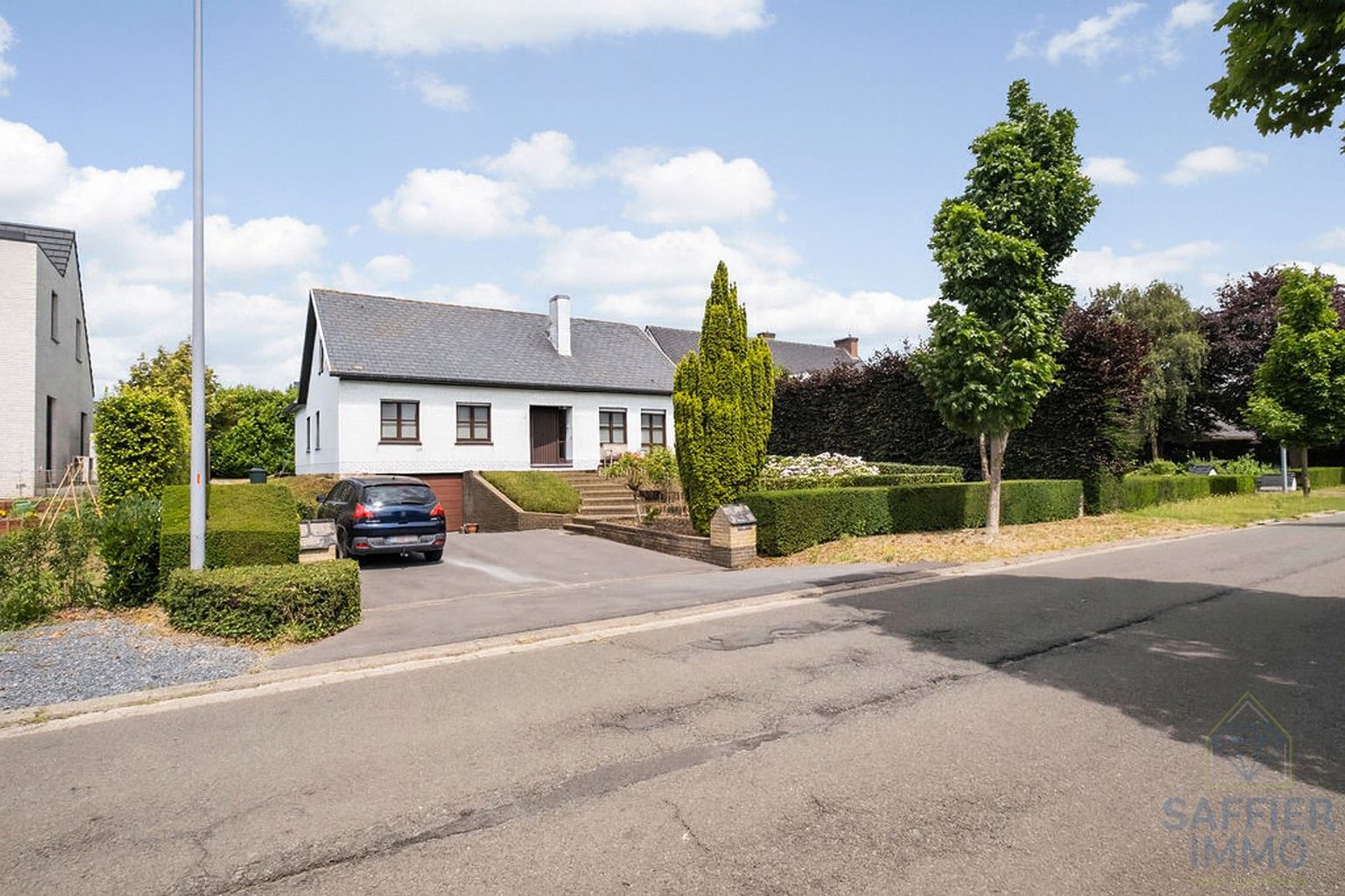 Hoofdfoto van de publicatie: Stijlvolle villa met opslag op toplocatie in Sint-Eloois-Vijve