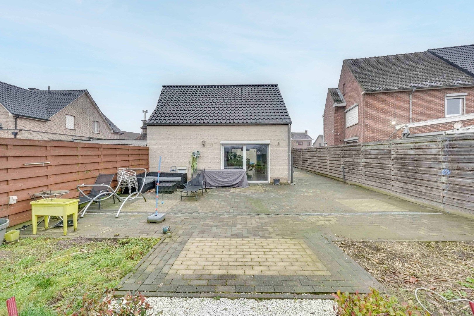 INSTAPKLARE GEZINSWONING OP EEN RUIM PERCEEL VAN 9A 72CA TE LANAKEN !  foto 23