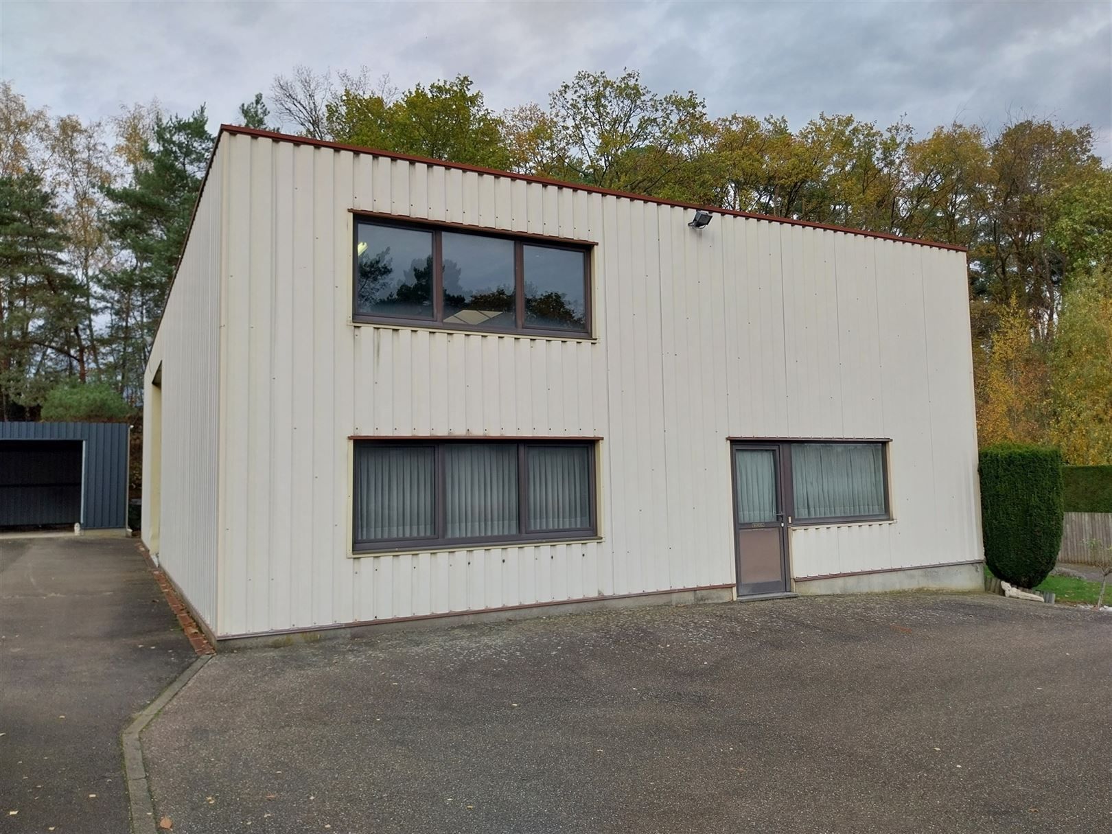 TE HUUR: Vrijstaande ruime woning met 3 slaapkamers en ruime loods! foto 25