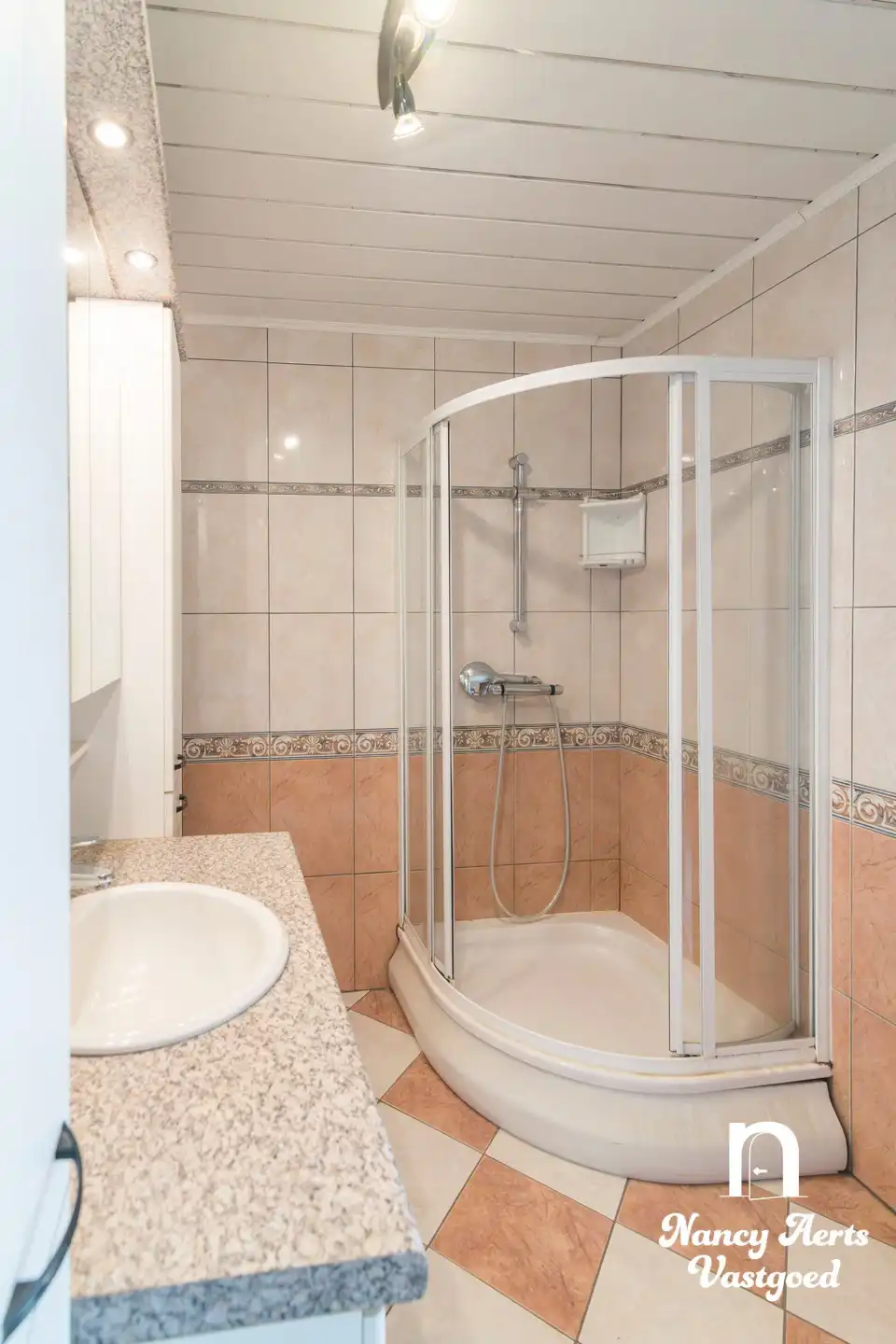 Gelijkvloers wonen met zonnige tuin op een ruim perceel foto 21