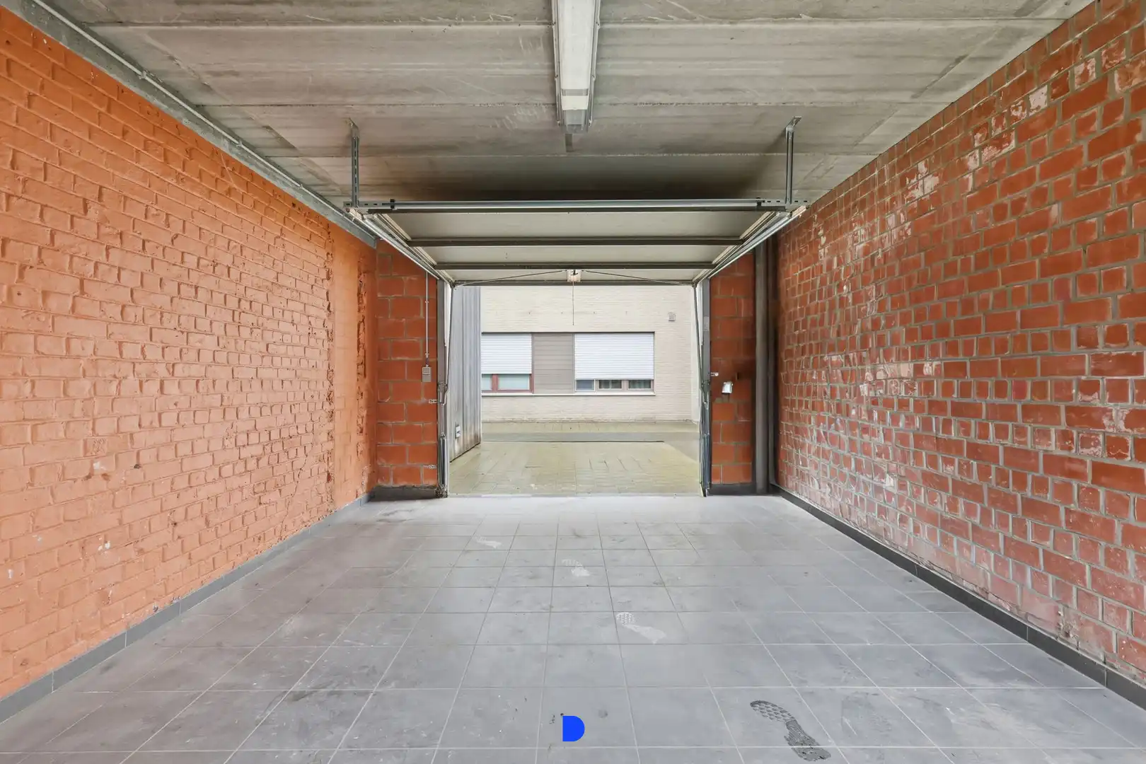 Stijlvol gerenoveerde woning met lichtrijke leefruimtes en tuin foto 21