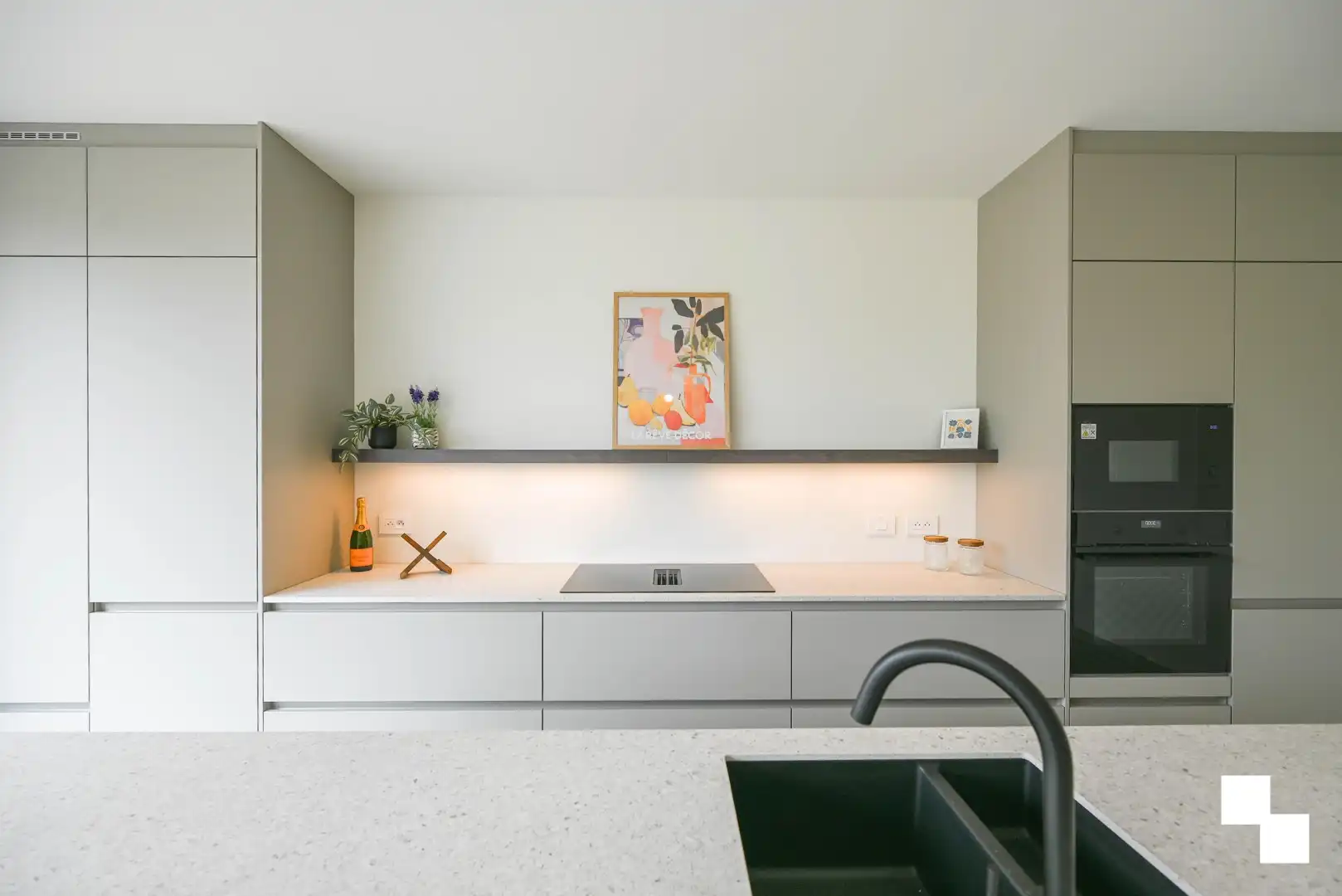 Hoogwaardig afgewerkte halfopen nieuwbouwwoning foto 9