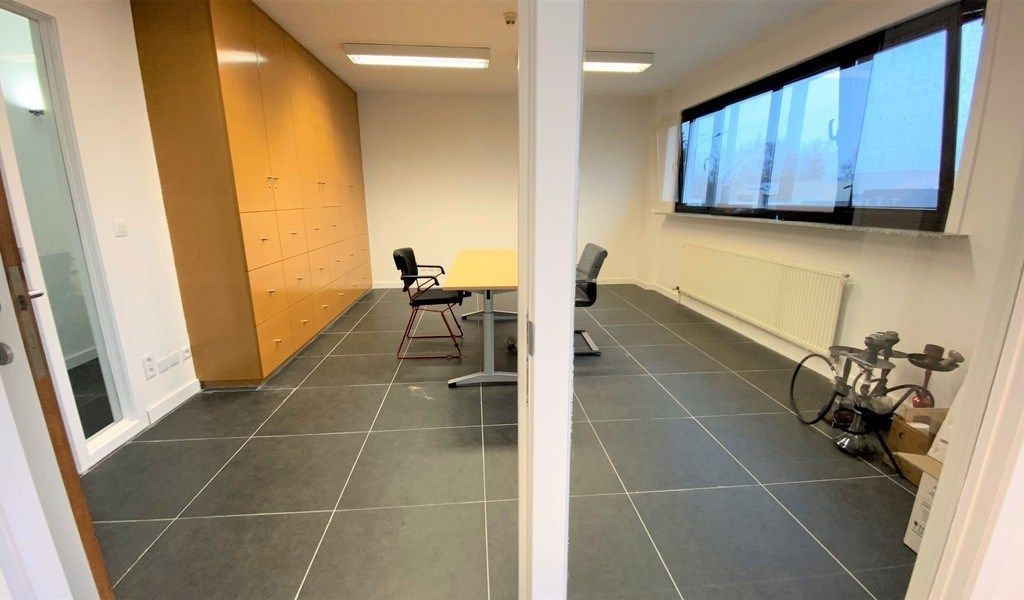 Gerenoveerde kantoren te huur in Oostjachtpark, Sint-Niklaas foto 3