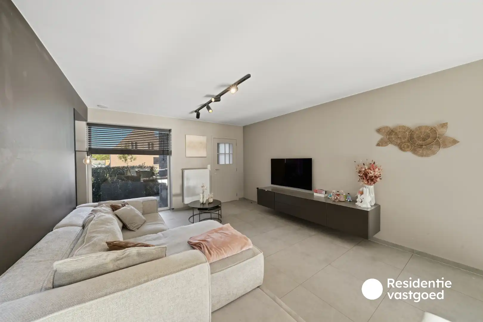 Prachtige zeer recente halfopen woning in rustige wijk te Oudenburg centrum foto 5