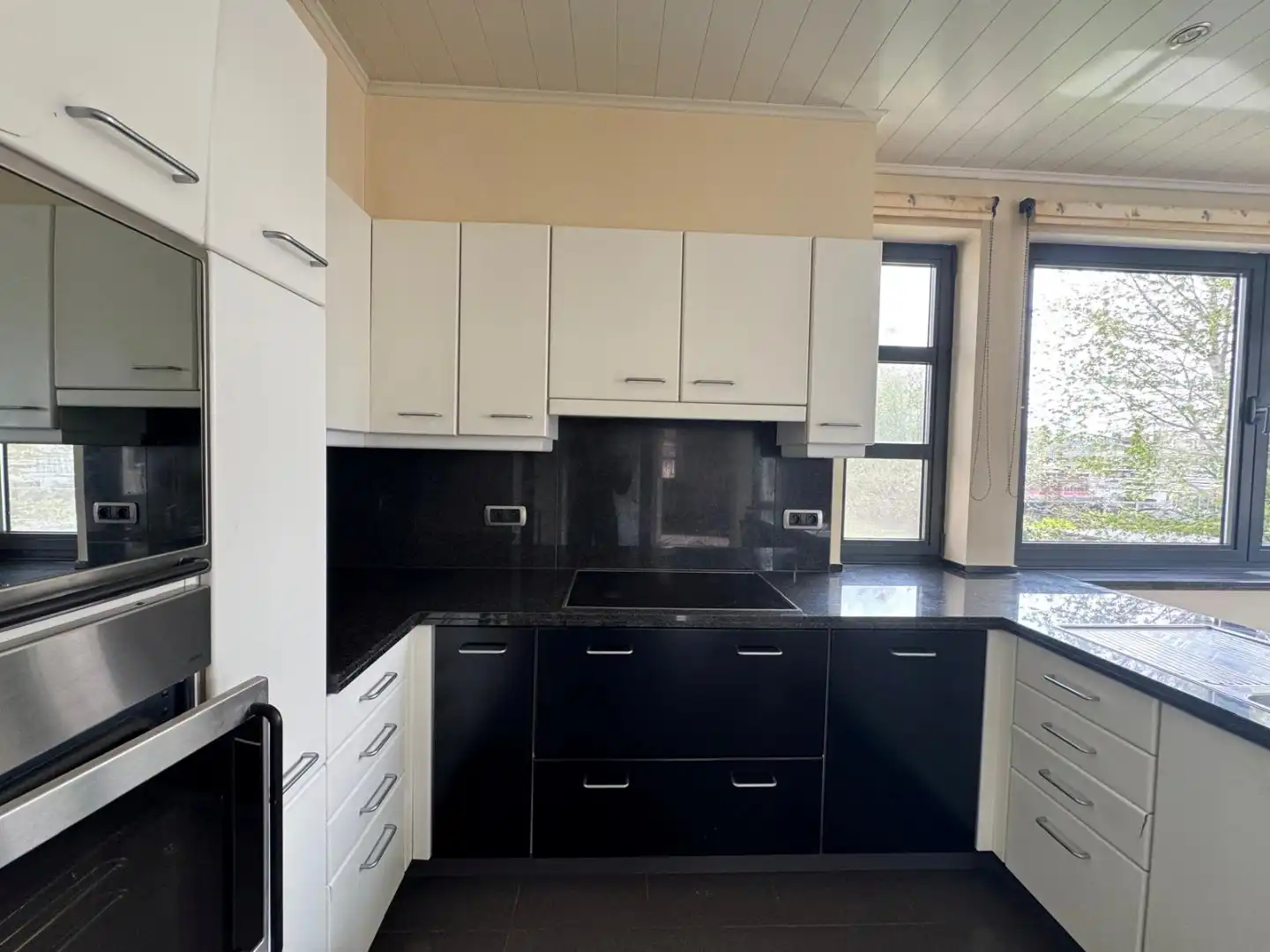 TE HUUR - Op zoek naar een ruim appartement in hartje Merchtem? Welkom Home! foto 9