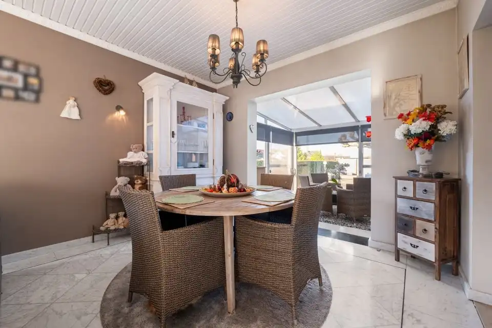 RUIME EN RUSTIG GELEGEN BUNGALOW MET 4 SLKS EN ZWEMBAD OP EEN PRACHTIG PERCEEL VAN 764M² foto 8