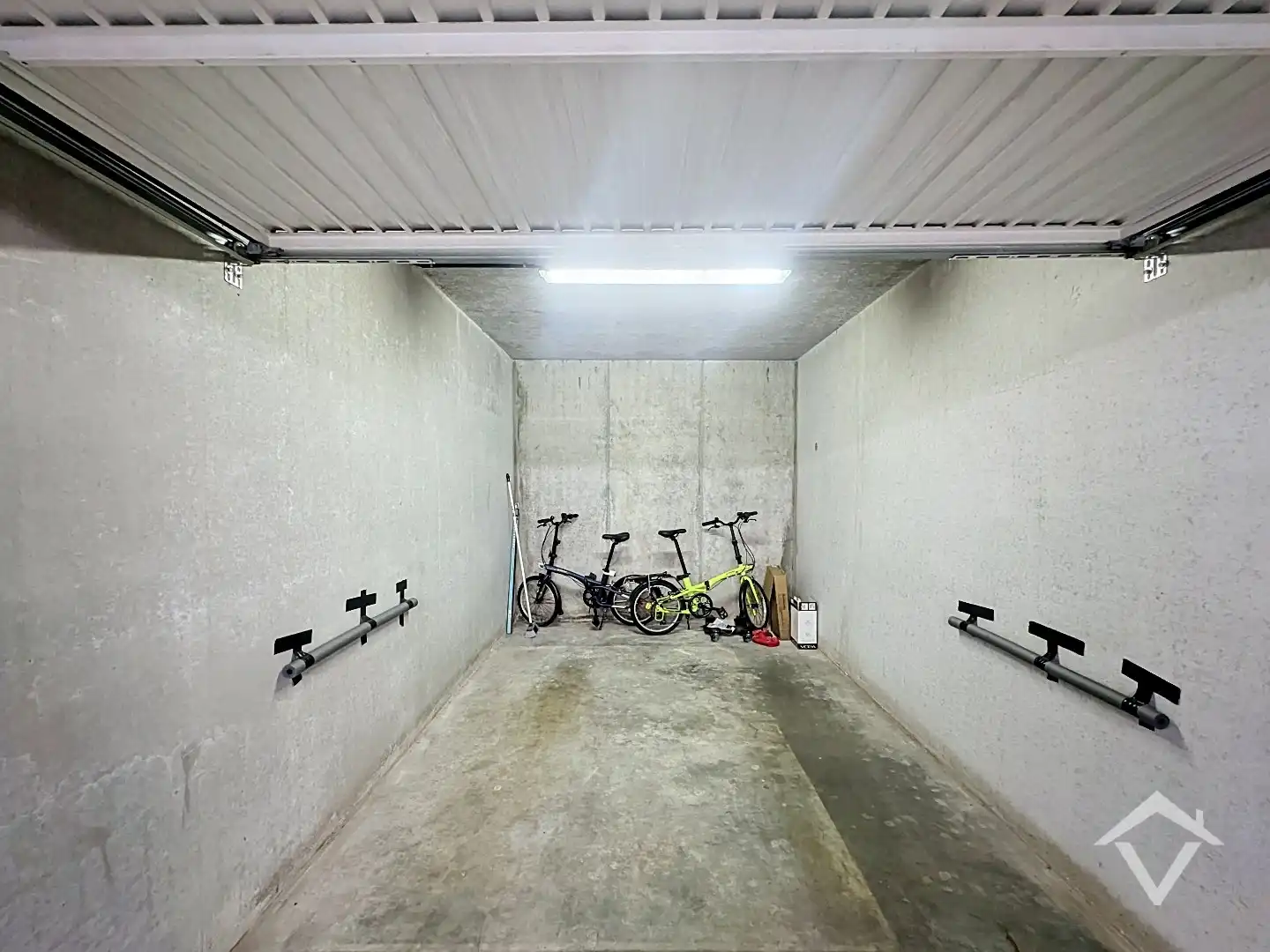 Afgesloten garagebox te huur in complex op centrale ligging te Middelkerke! foto 4