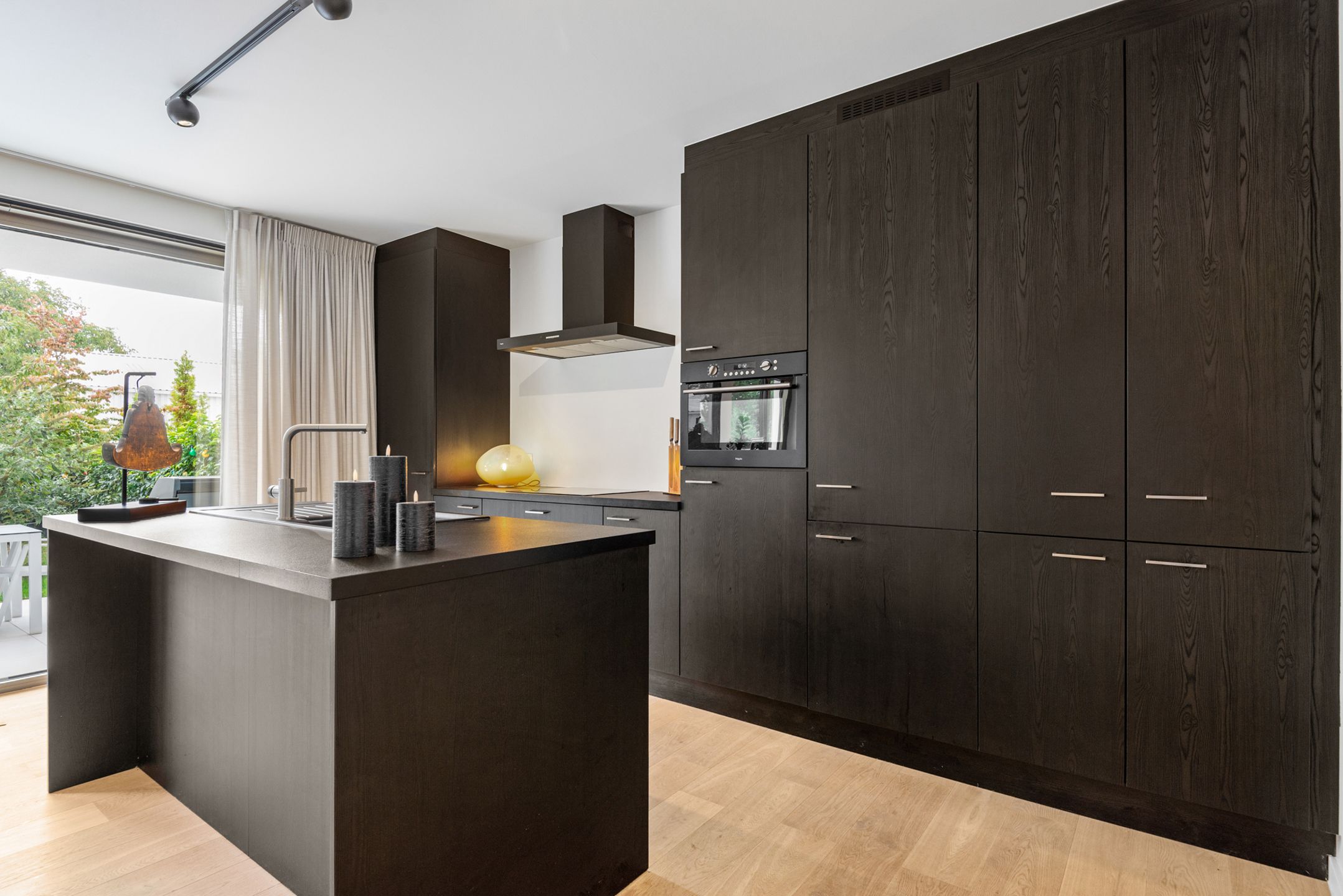 Prachtig afgewerkt, recent gelijkvloers appartement met tuin foto 4