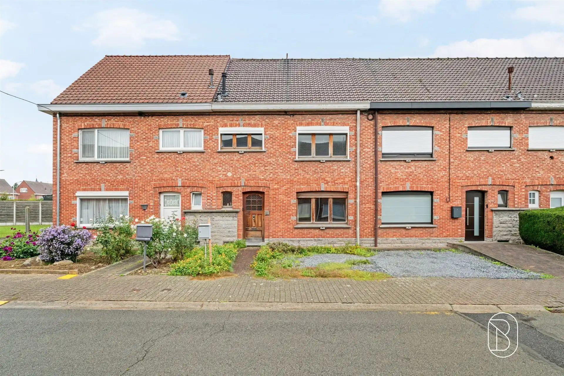Hoofdfoto van de publicatie: Ruime woning met veel potentieel in Dottignies