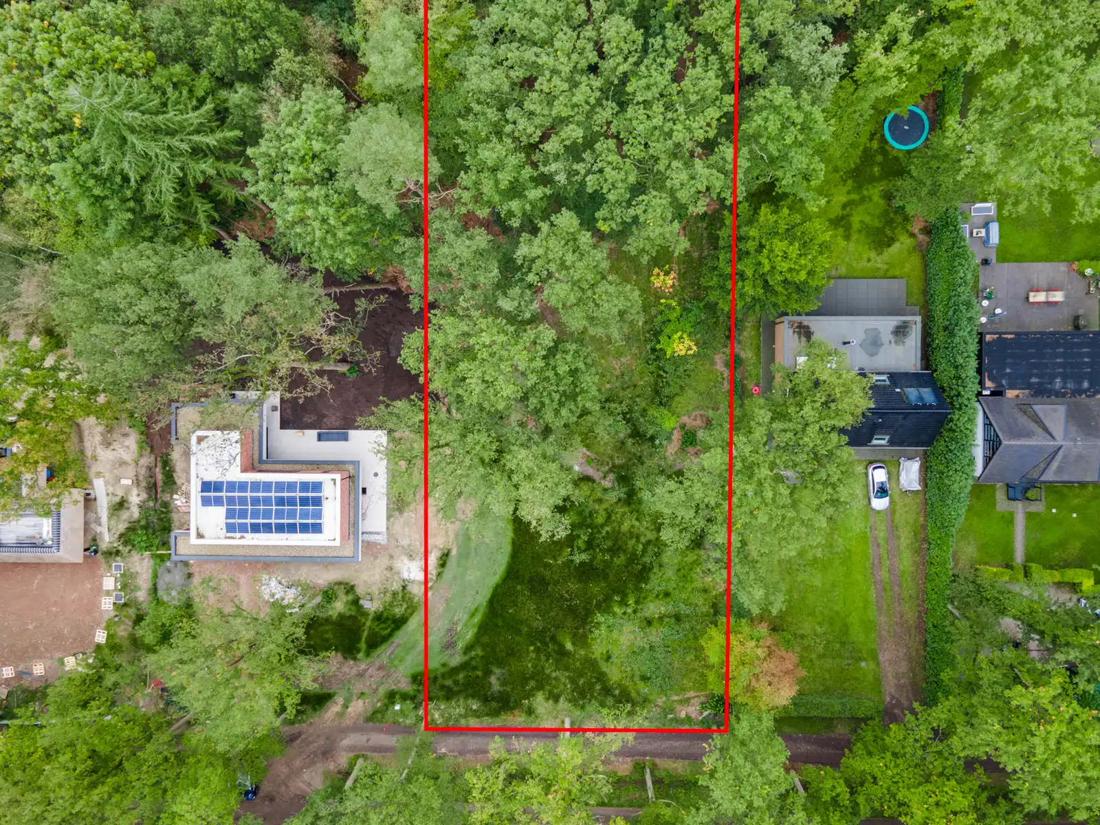 Bouwgrond van 2700 m² gelegen op een residentiële locatie. foto 6