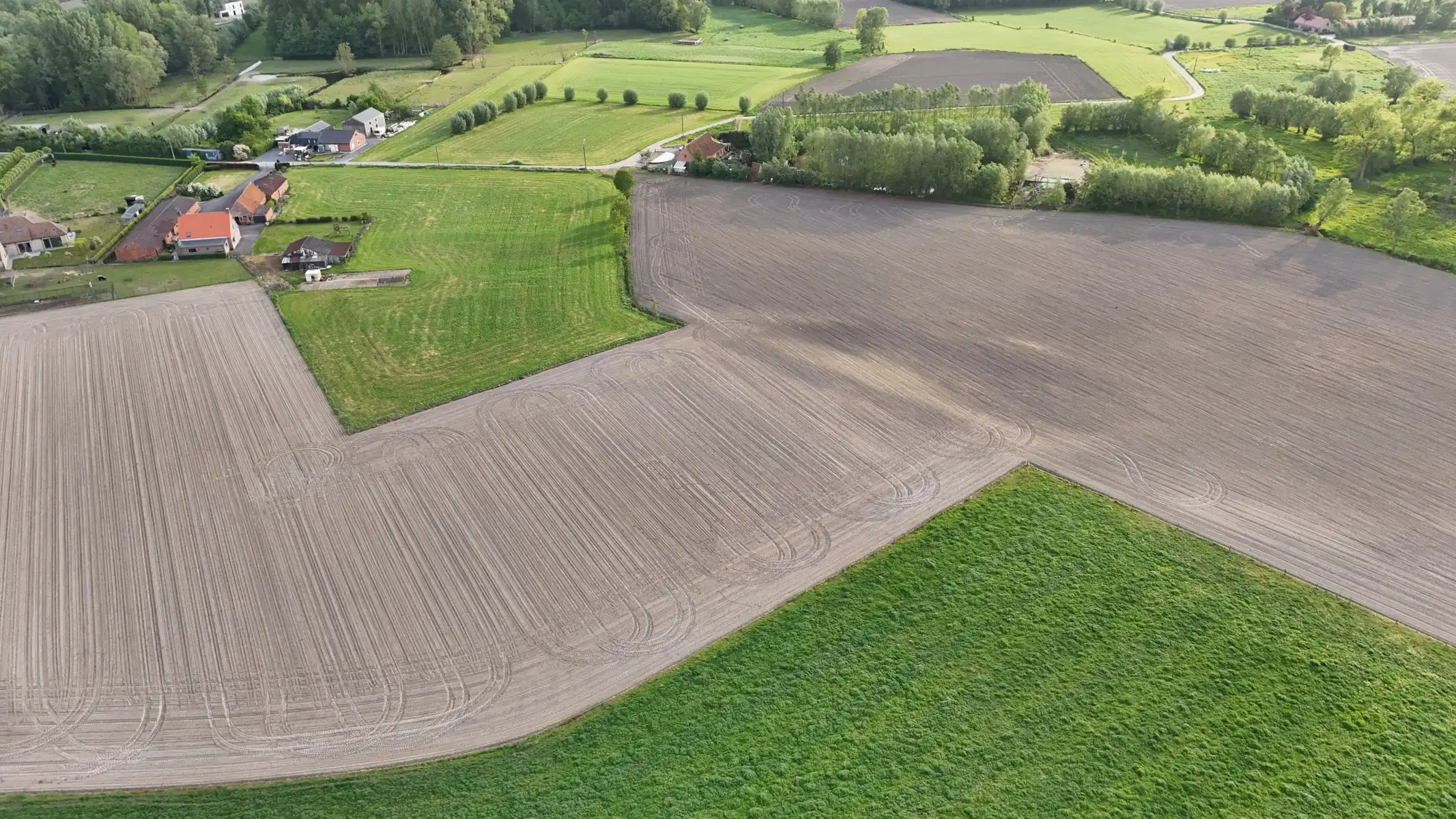 Half open woning met 4-6 slpks en prachtig landelijk zicht foto 7