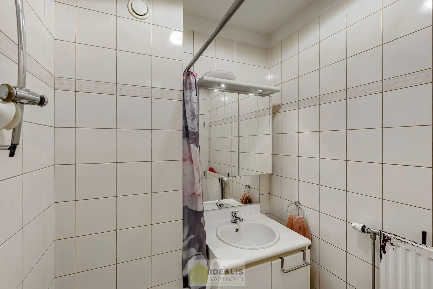 IDEALIS VASTGOED – GELIJKVLOERS APPARTEMENT MET LICHTRIJKE LEEFRUIMTE EN AANSLUITEND RUIME KEUKEN, BADKAMER, 2 SLAAPKAMERS EN GARAGEBOX OP EEN UITERST GUNSTIGE LOCATIE VLAK BIJ HET CENTRUM VAN PELT! foto 13