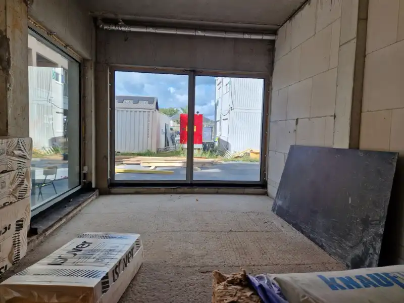 Centraal gelegen nieuwbouw handelsgelijkvloers (160m²) met gezellig terras (130m²) op een TOPlocatie! foto 14
