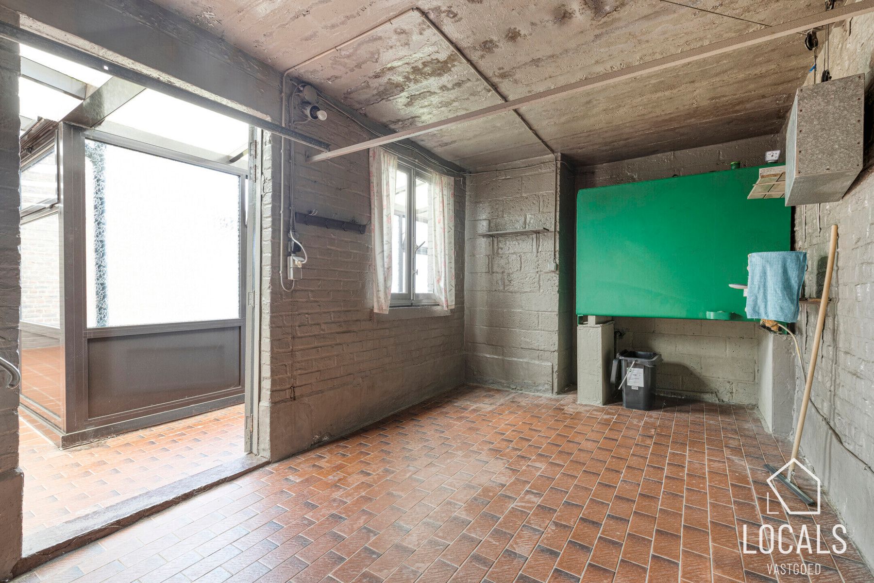 Te renoveren gezinswoning met 3 slaapkamers, tuin en garage  foto 21