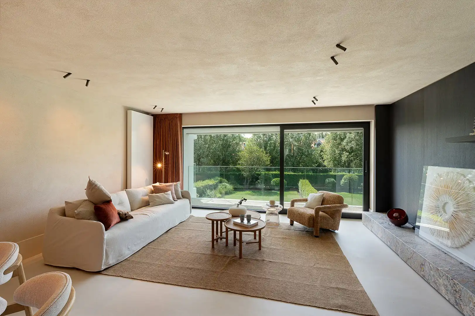 Stijlvol gerenoveerd appartement op toplocatie in het Zoute. foto 14
