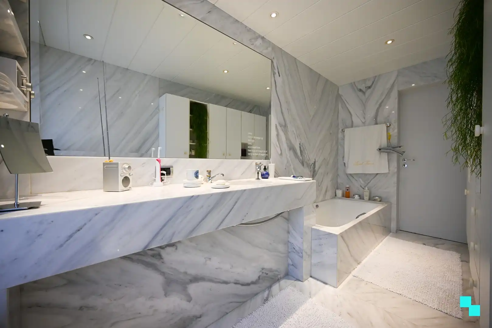 Verrassend ruime woning op hoekperceel te Izegem, Bosmolens foto 26