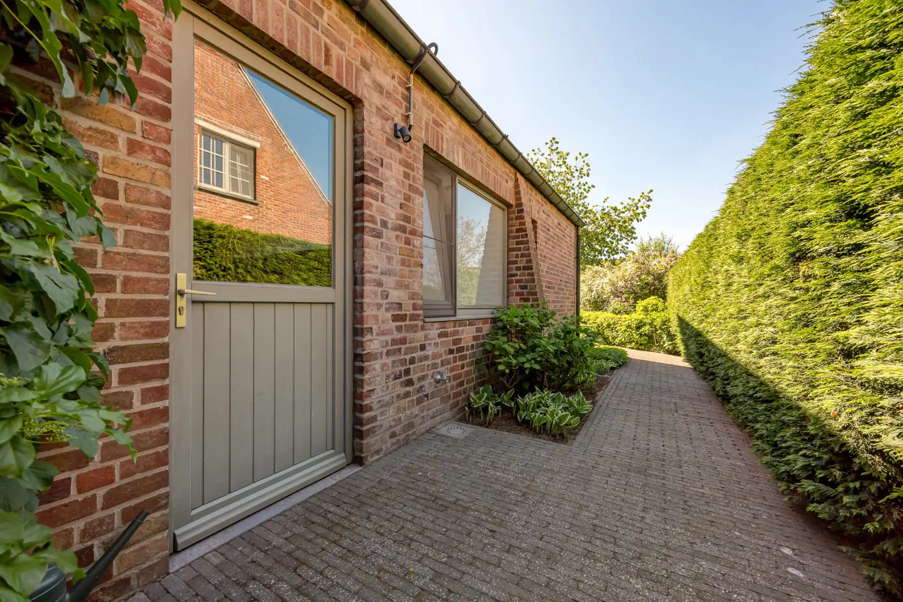 Ruime gezinswoning op een perceel van ca 675 m² in een doodlopende straat. foto 21