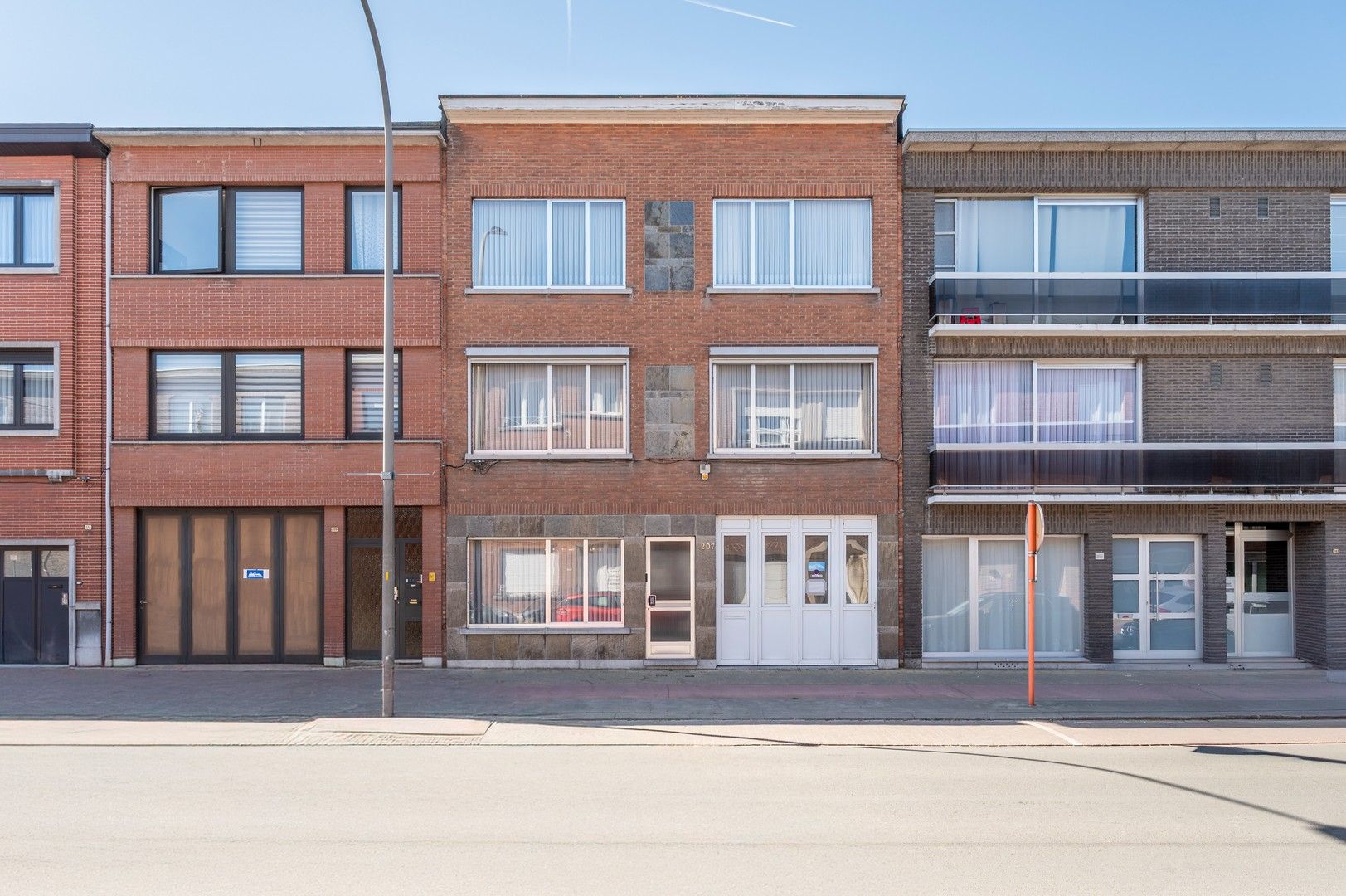 Hoofdfoto van de publicatie: Ruime woning met garage te Burcht