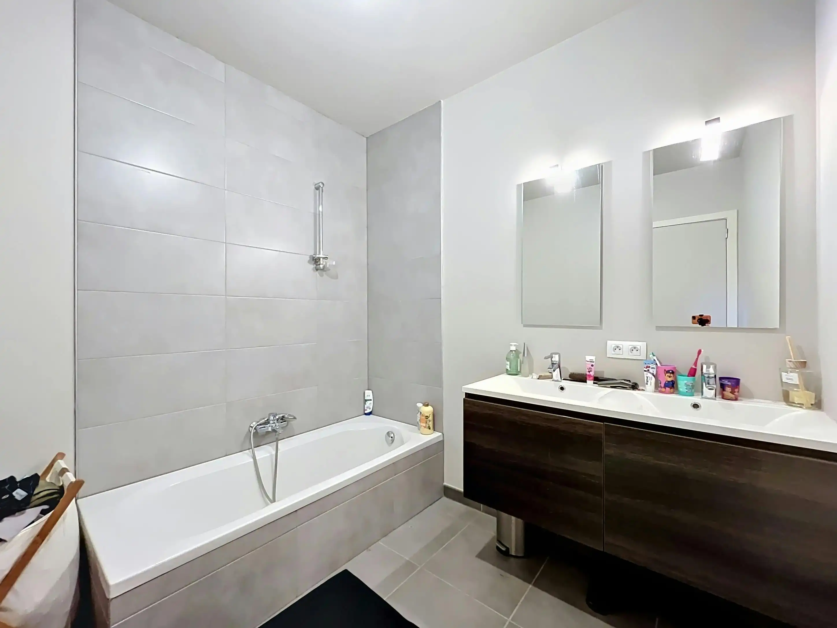 Gunstig gelegen tweeslaapkamer appartement met 2 terrassen foto 9