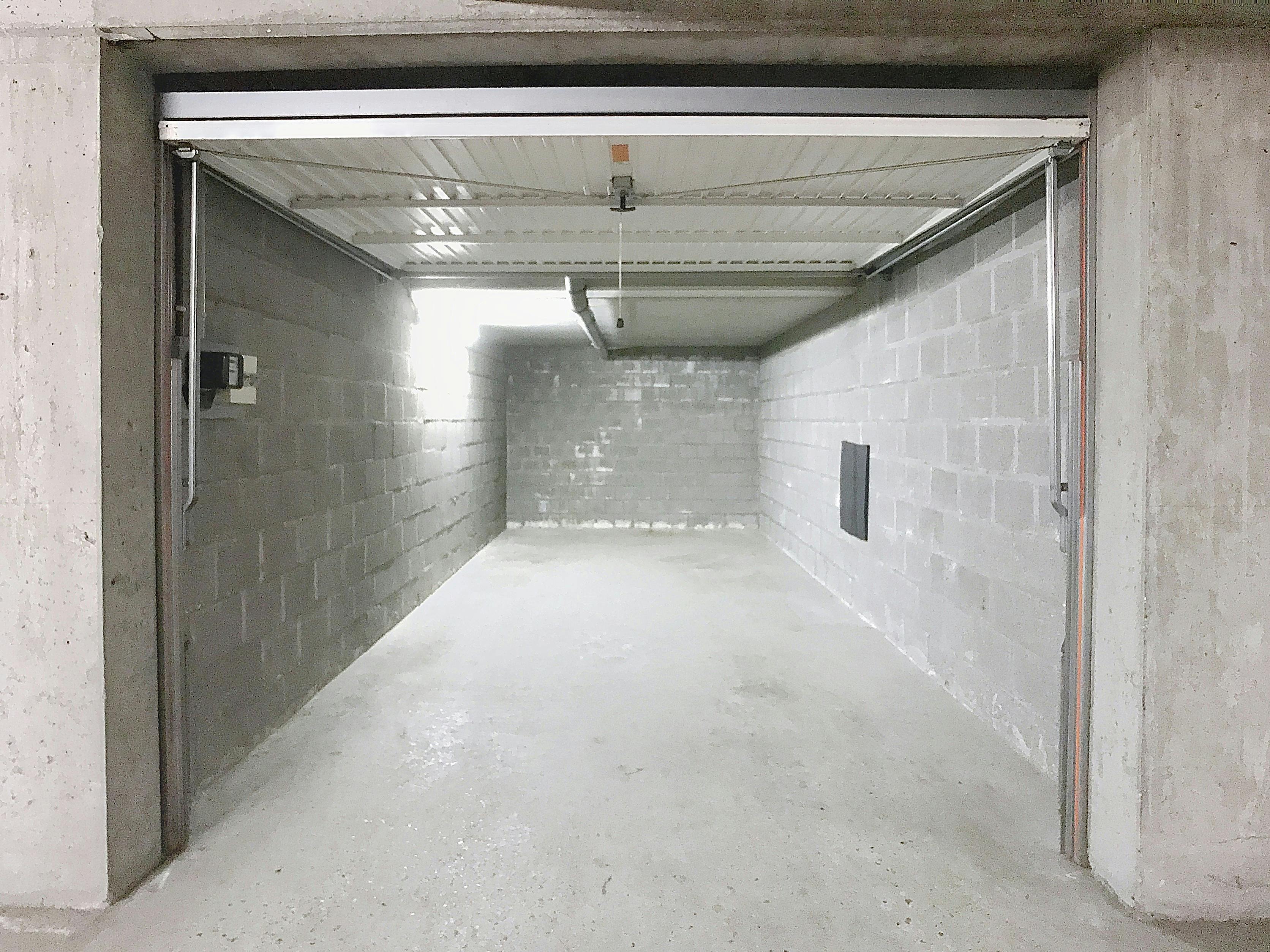 Goedgelegen garagebox te koop te Duinenweg in Middelkerke! foto 3