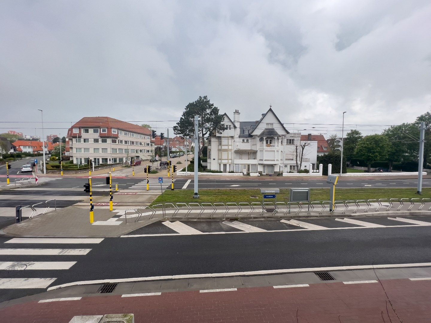  Prachtig authentieke villa vlakbij de Zeedijk in hartje Duinbergen.  foto 4