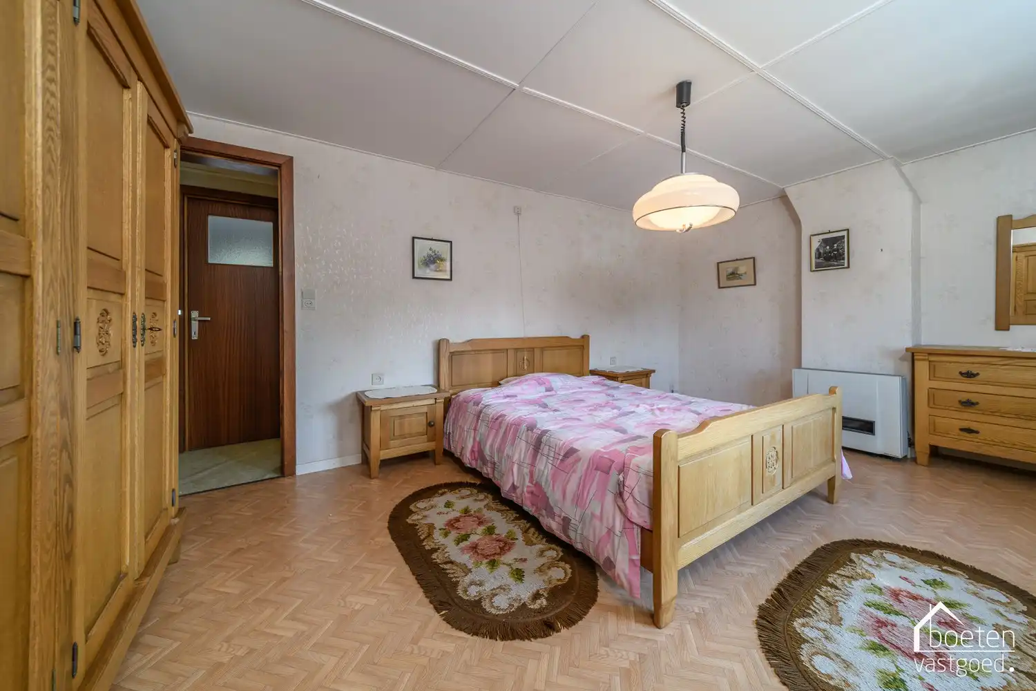 Veurne: Te renoveren stadswoning met heel wat mogelijkheden, 4 à 5 slpks, zonnig tuintje en dubbele garage op 236m² grondopp. foto 11