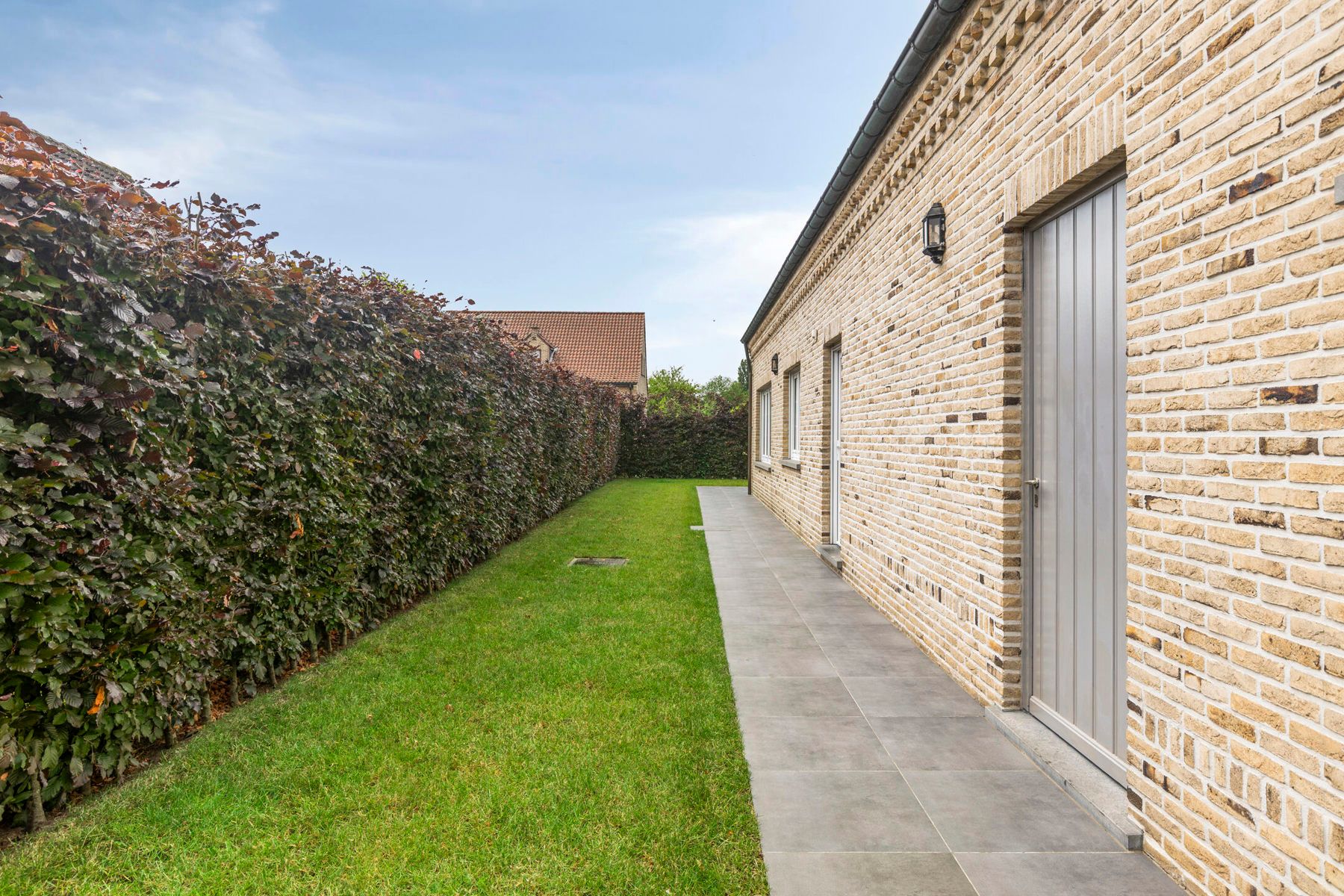 Perfect onderhouden villa met 4 slaapkamers, garage en tuin foto 26