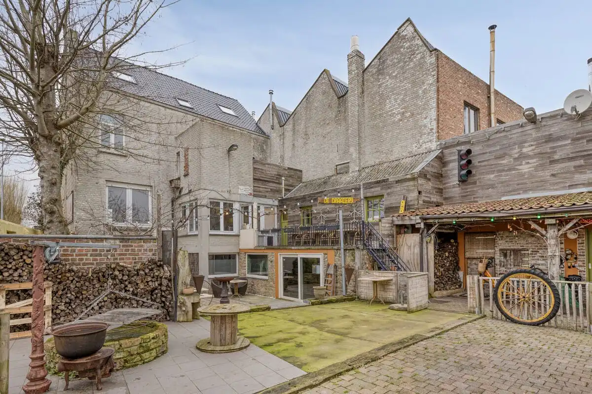 Polyvalente woning te Oudenburg met grote parking foto 6