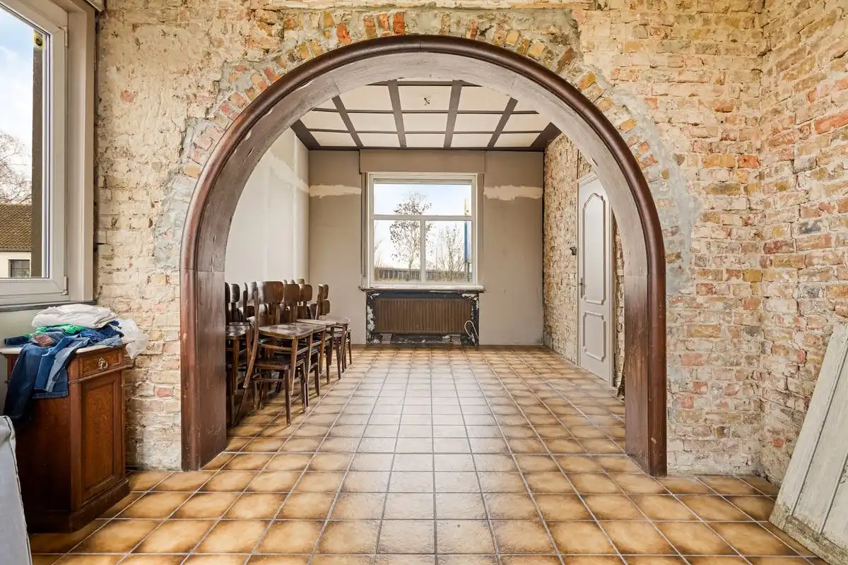 Polyvalente woning te Oudenburg met grote parking foto 10