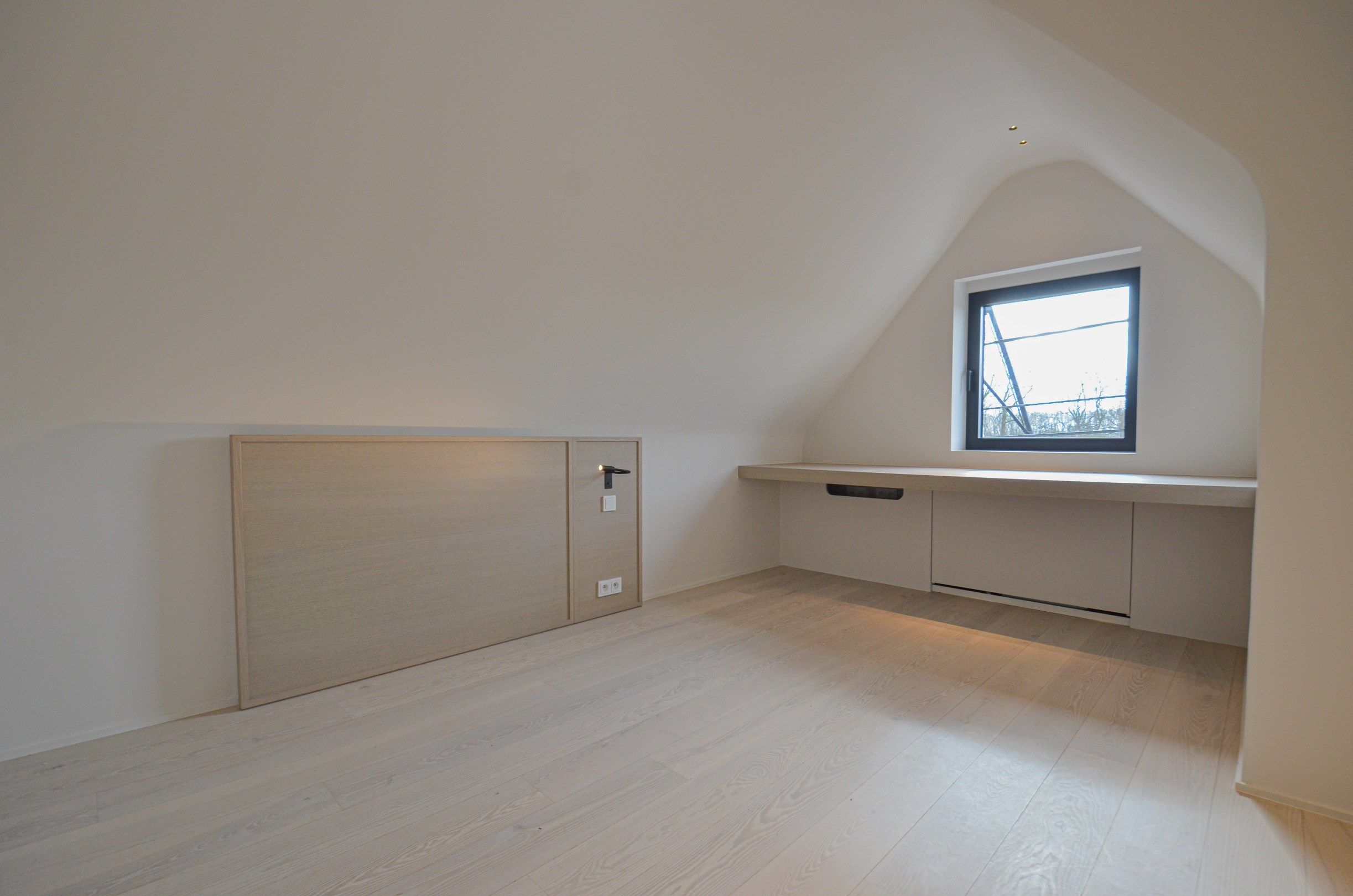 Exclusieve  nieuwbouwwoning afgewerkt met buitengewone materialen en design. foto 41