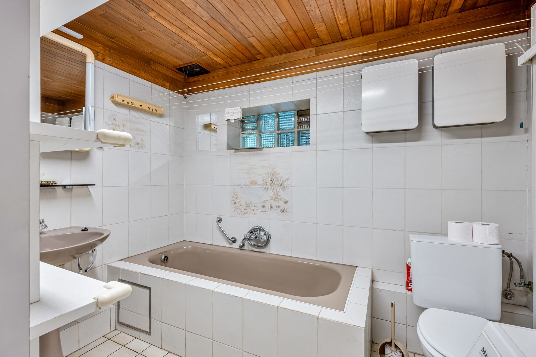 Charmante woning met karakter – ideaal renovatieproject! foto 9