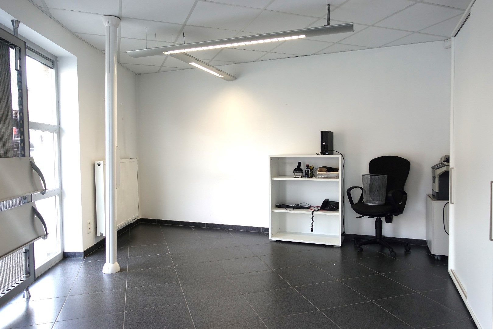 Goed gelegen handelspand op commerciële ligging te Lichtervelde foto 7