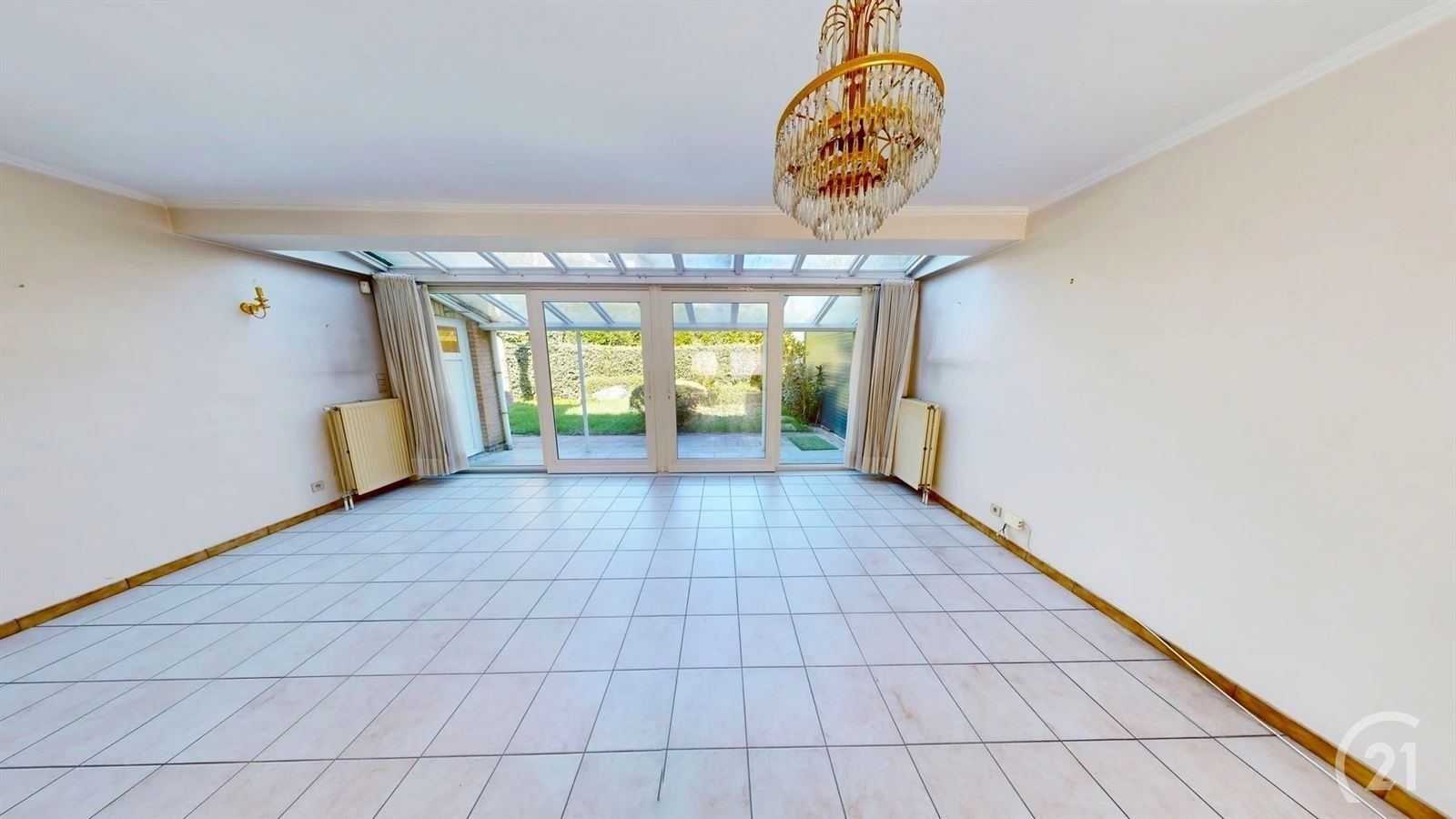 Lichtrijke woning met tuin en garage foto 4