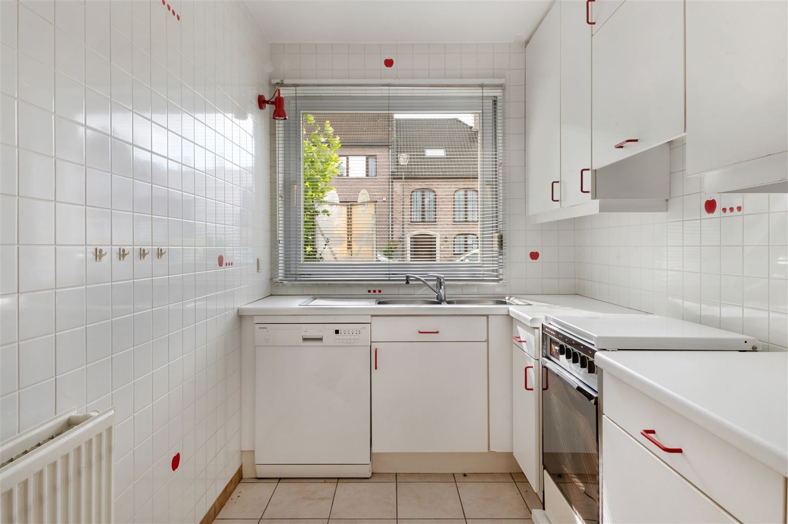 Lichtrijke woning met tuin en garage foto 4