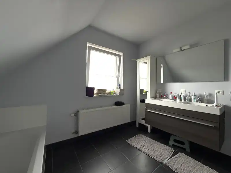 Mooie instapklare villa gelegen in een rustige en recente woonwijk foto 10