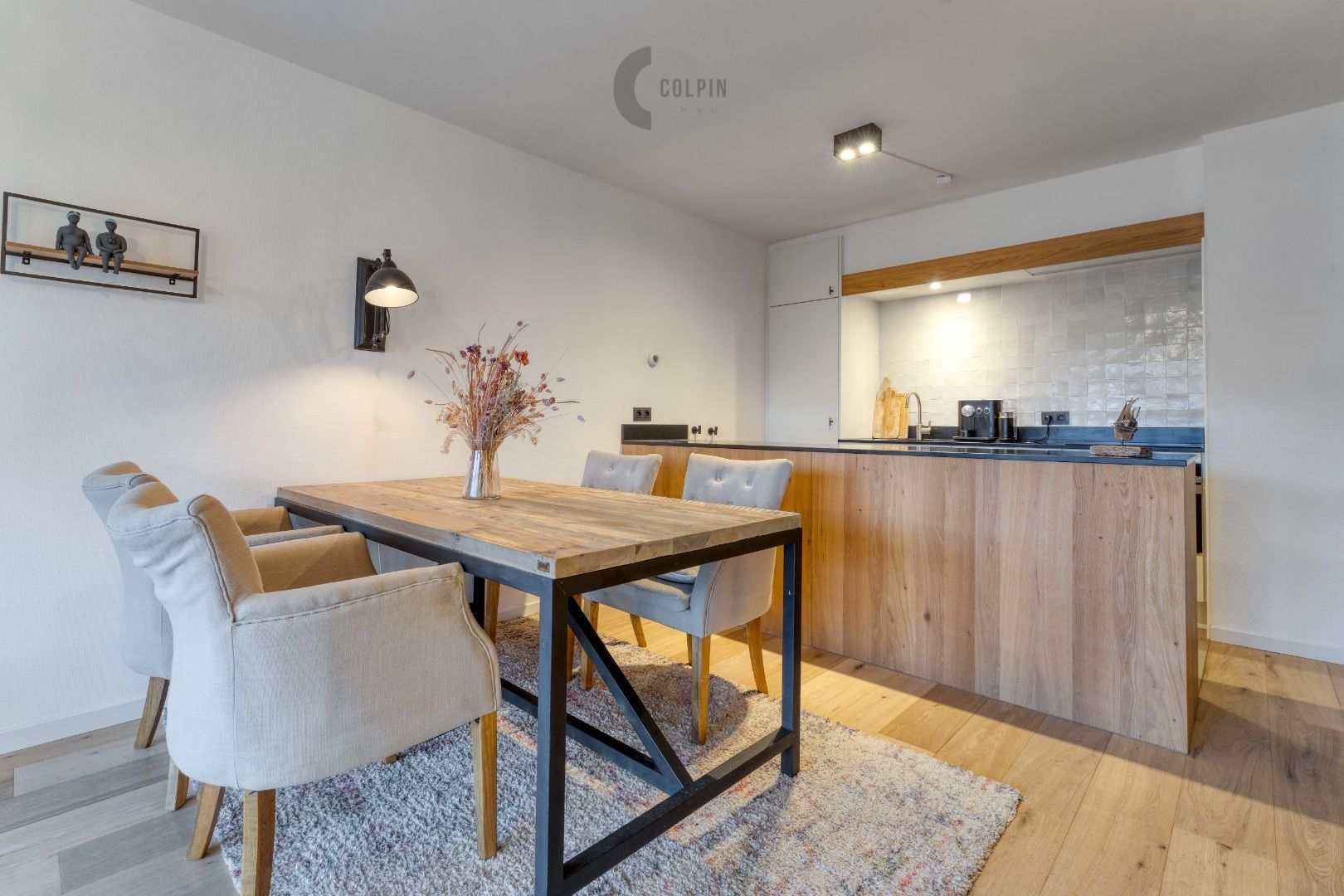 Instapklaar appartement met zonnig terras vlakbij de Zeedijk te Knokke-Heist! foto 3