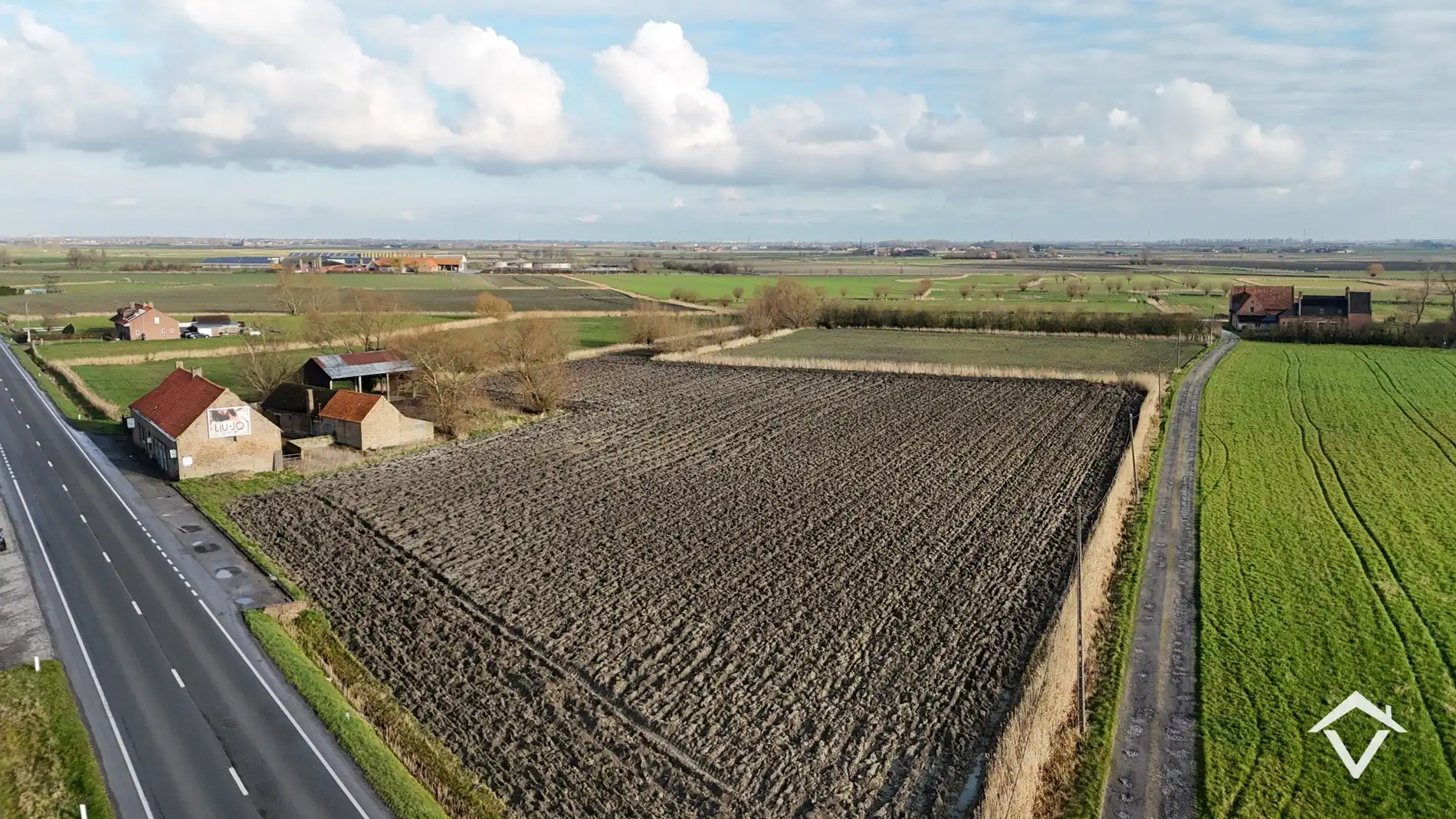 Te herbouwen of te slopen hoeve op ruim perceel in landelijke omgeving foto 9