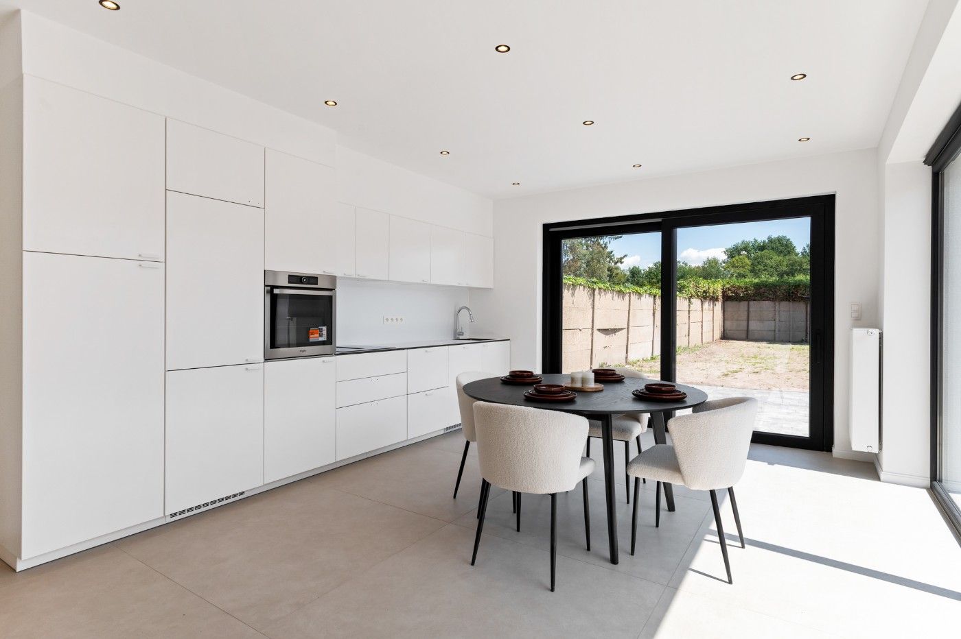 Prachtig gerenoveerde woning met 3 slpk., oprit en toffe tuin foto 6