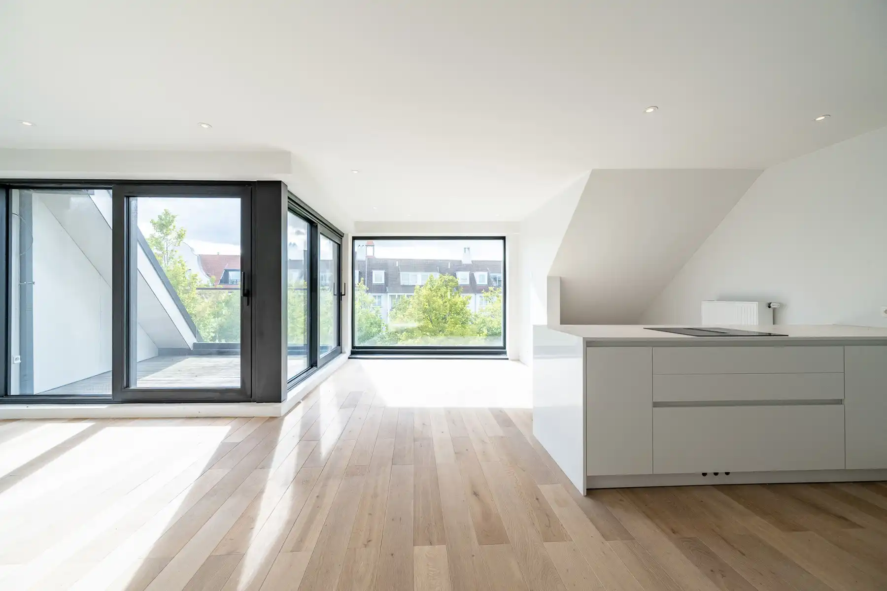Duplex appartement in recent volledig gerenoveerd gebouw foto {{pictureIndex}}