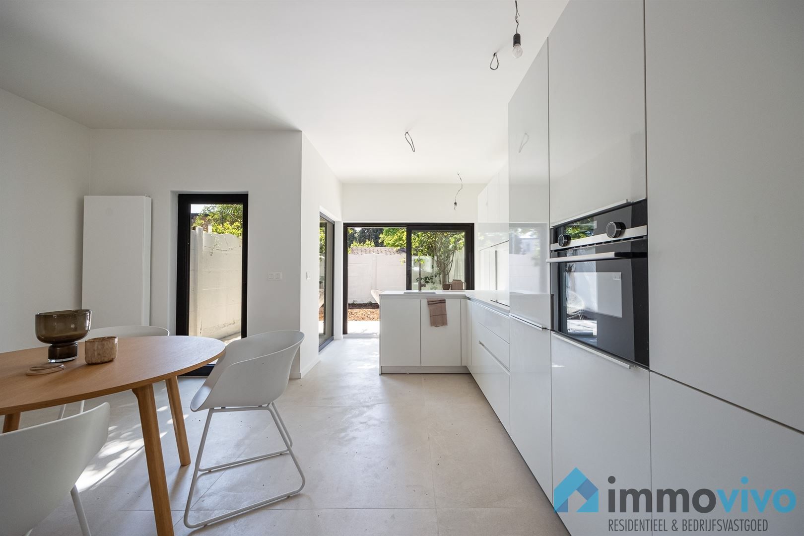 Woning met vier slaapkamers, twee badkamers en stadstuintje foto 3