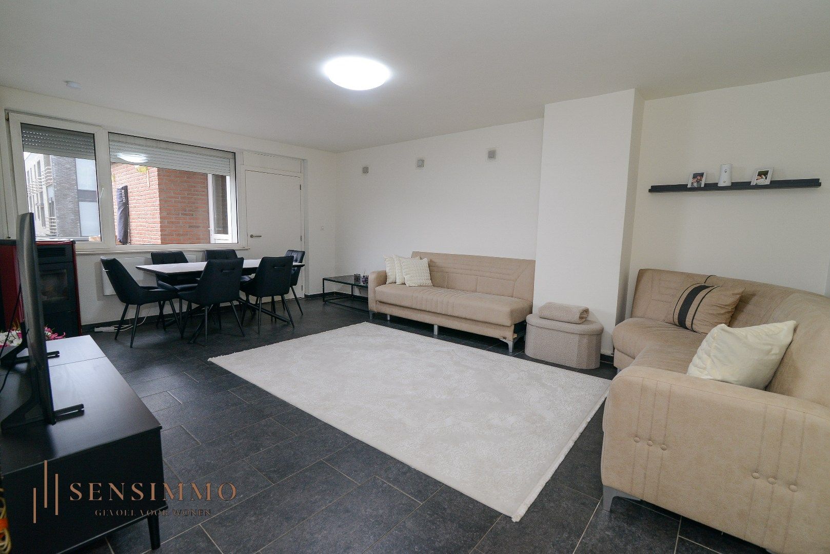 Gerenoveerd appartement met terras en 2 slaapkamers in Genk foto 3
