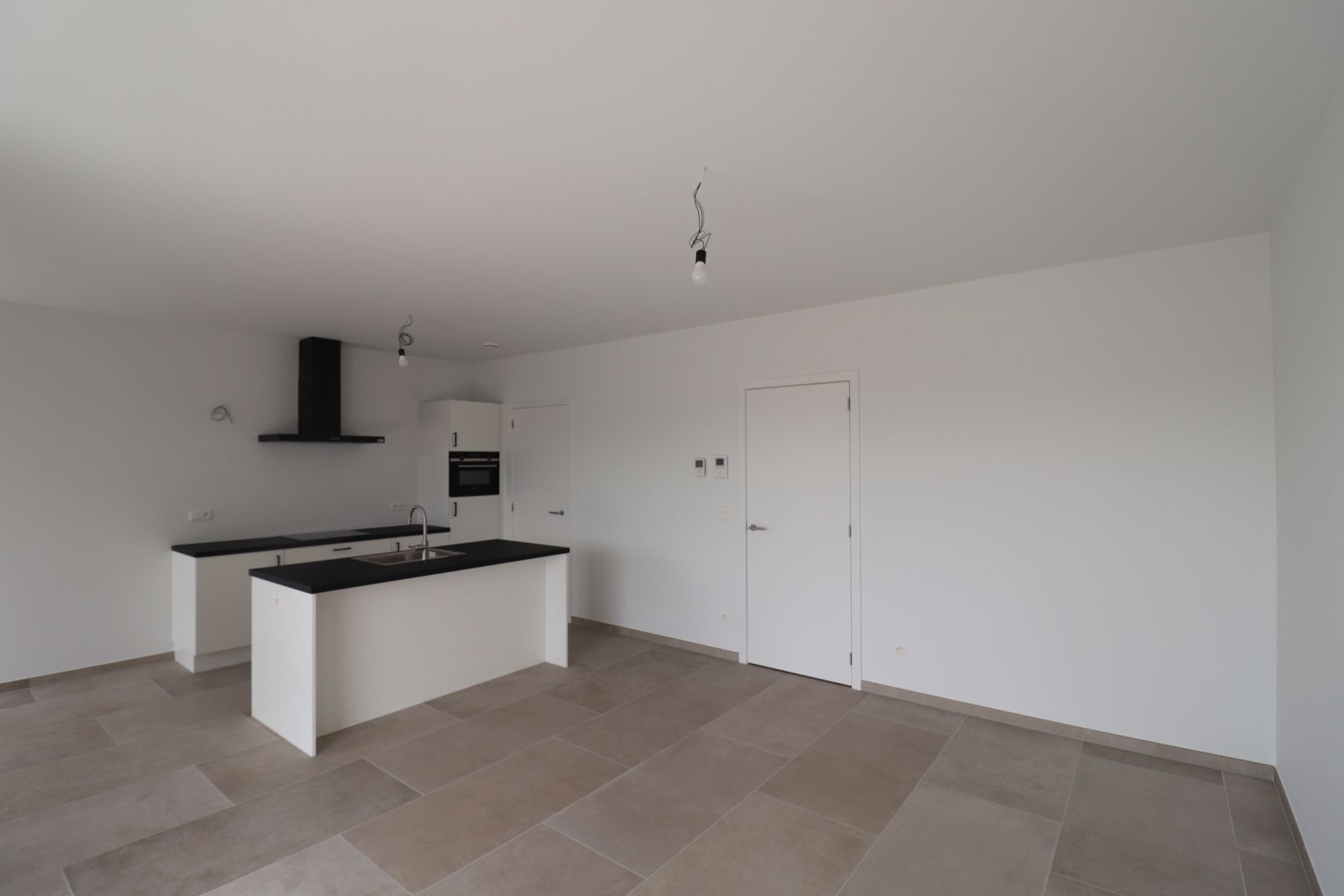 Prachtig nieuwbouwappartement op de bovenste verdieping met 2 terrassen, autostaanplaats en berging. foto 2