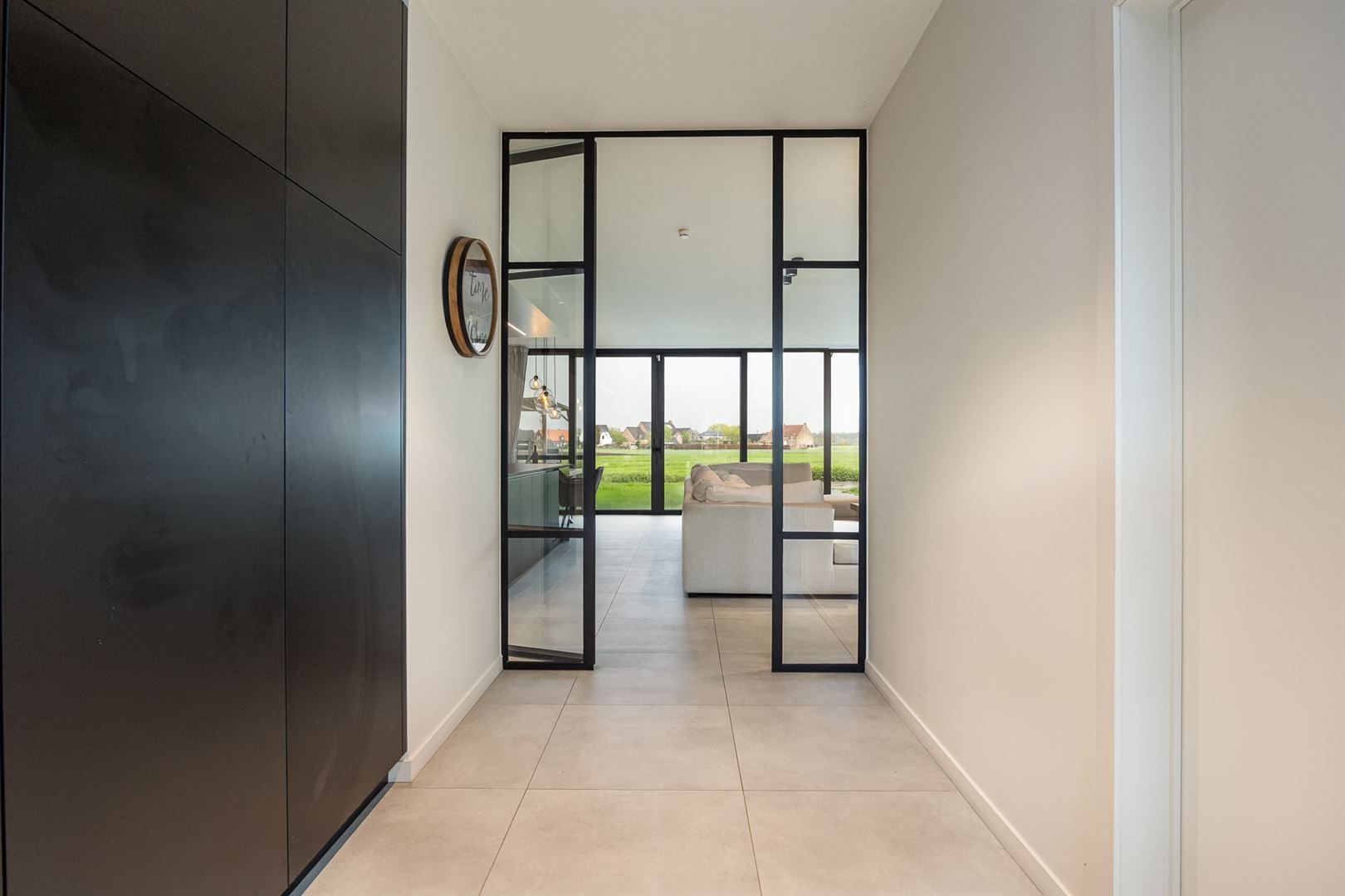 Moderne gezinswoning met open zicht foto 2