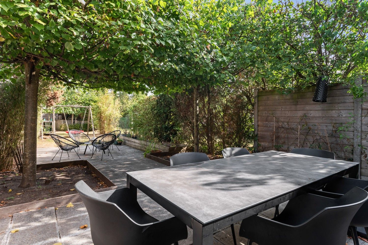 Instapklaar, ruim huis met 4 slaapkamers en tuin te koop in Schoten! foto 12