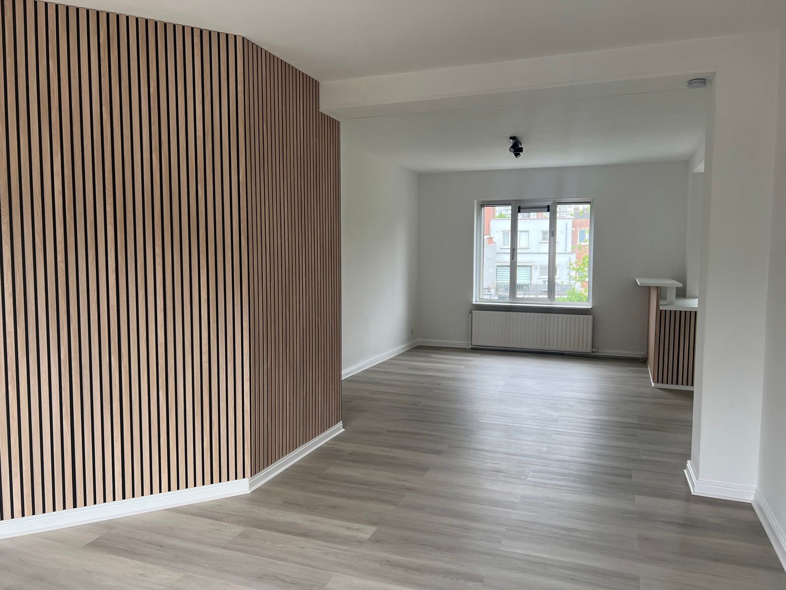 VOLLEDIG GERENOVEERD TRIPLEXAPPARTEMENT TE HUUR IN ZELLIK! foto {{pictureIndex}}