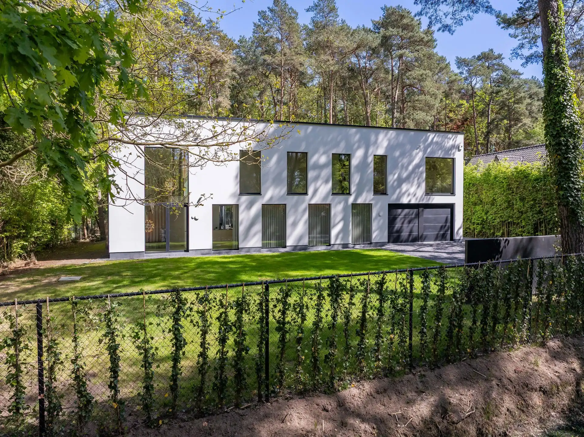 Exclusieve moderne villa waar natuur en perfectie samenkomen foto 47