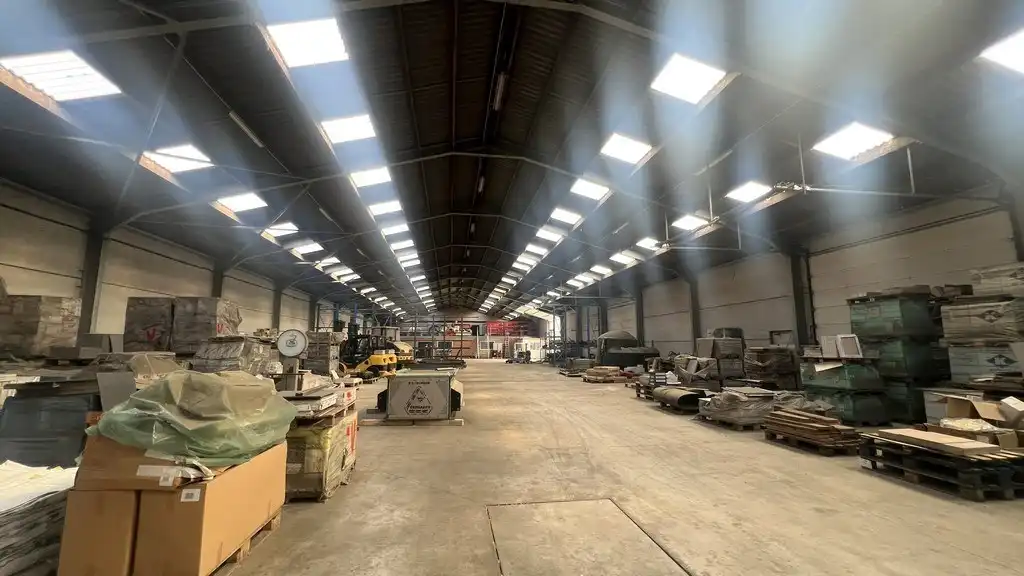 Showroom met kantoor en stockageruimte te huur in de haven van Gent foto 15